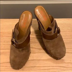 Michael Kors suede and leather buckle heals